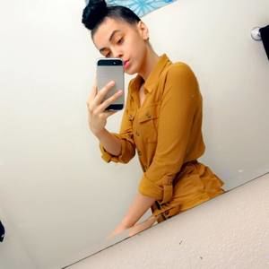 Meet your Posher, Mia